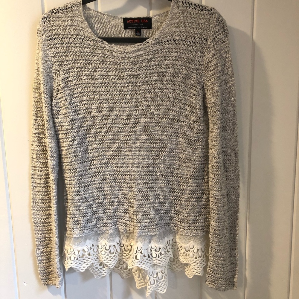 Boutique light Gray knit sweater with lace detail